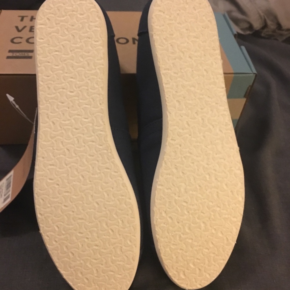 Shoes - Picture 3 of 4